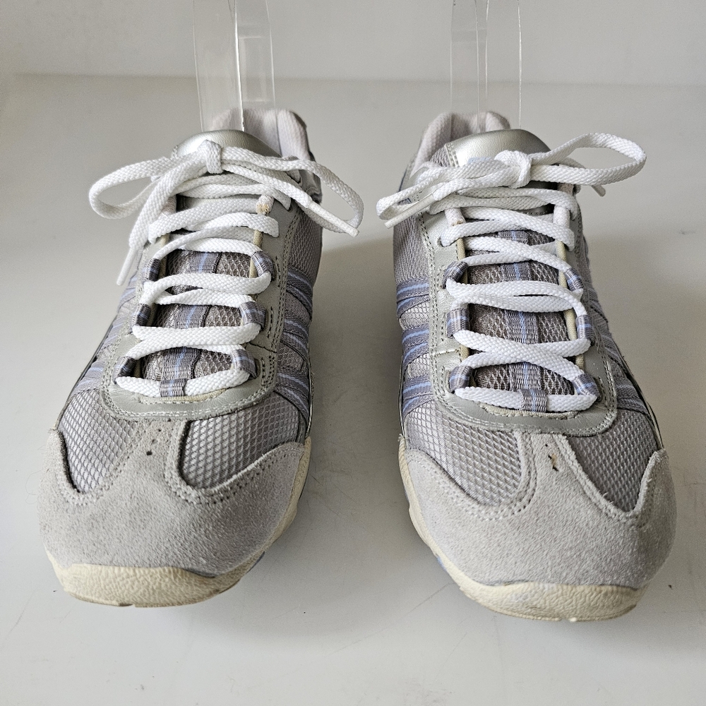 Skechers Women Gray and White Athletic Sneakers Size 6